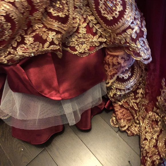 Beautiful Ball gown - Picture 7 of 9